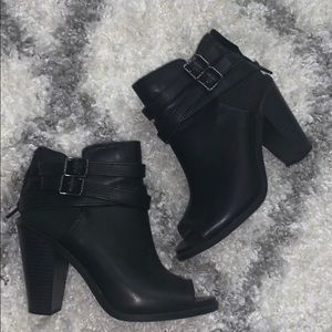 VERA WANG black open toed heals